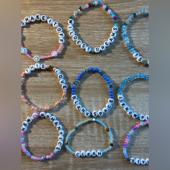 Bundle 9 TS 1989 bracelets - Picture 3 of 4